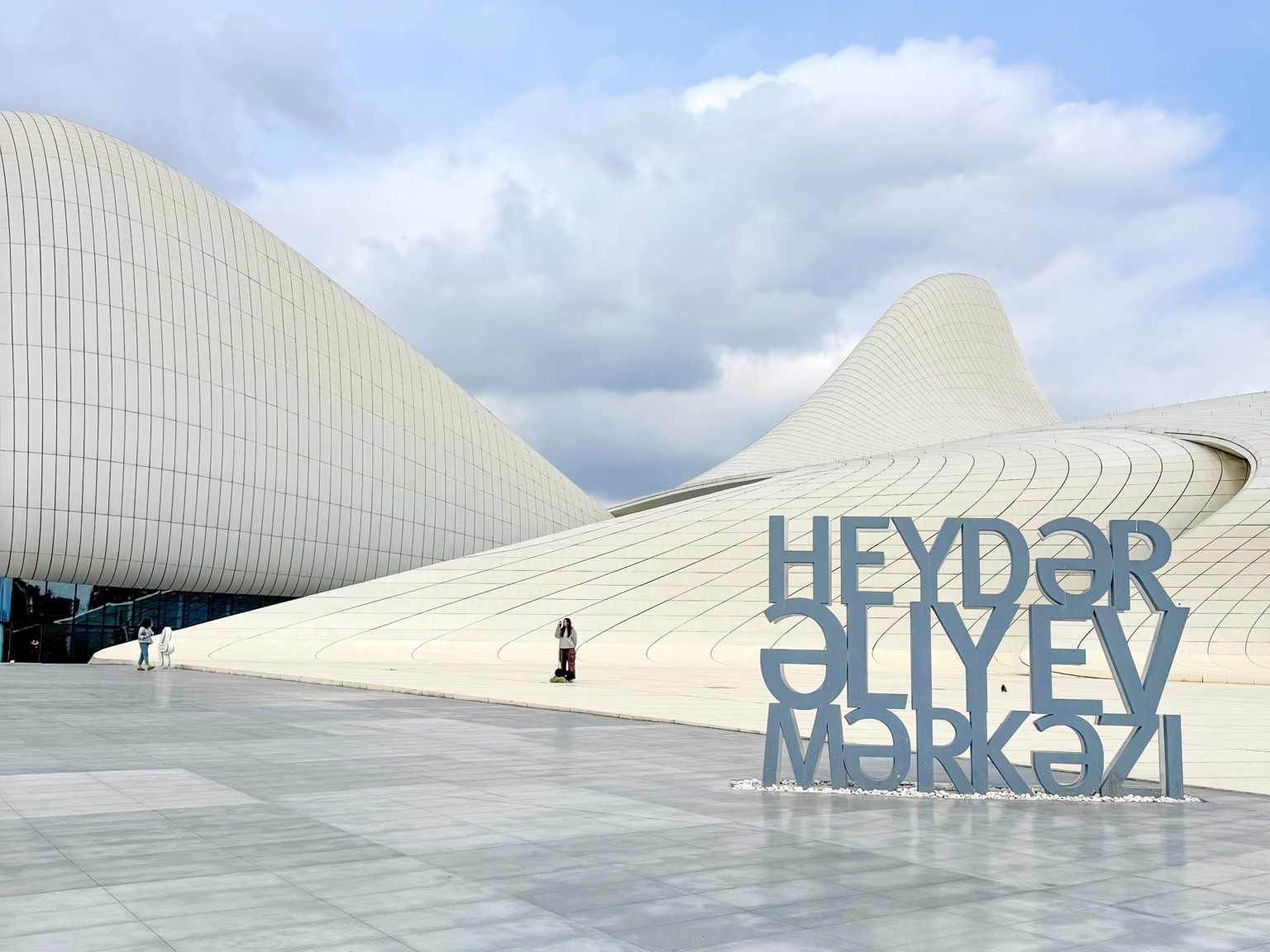 ヘイダル・アリエフ・センター