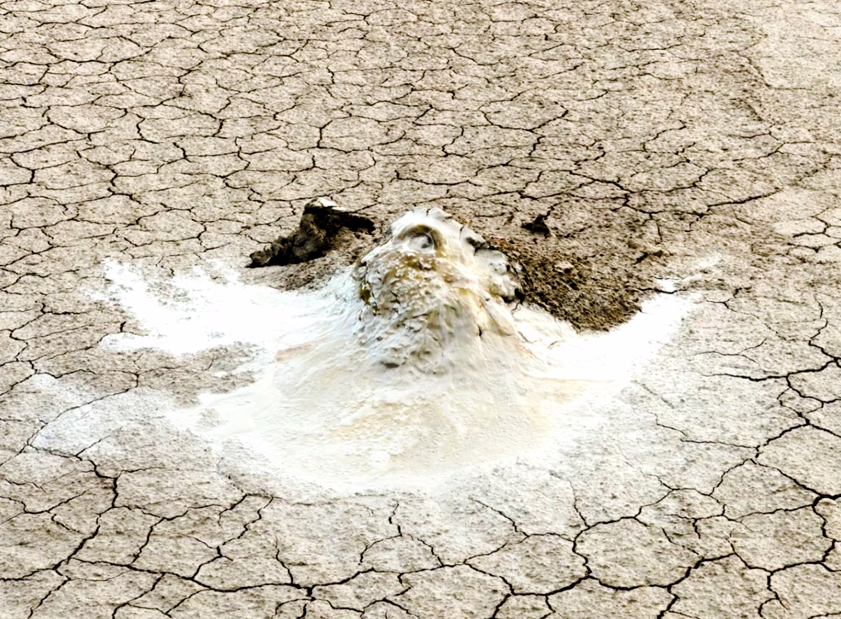ゴブスタンの泥火山